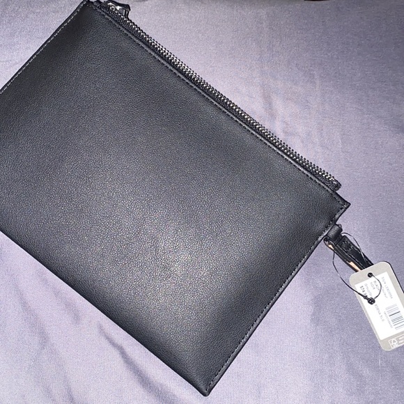 Guess pouch - Picture 4 of 7